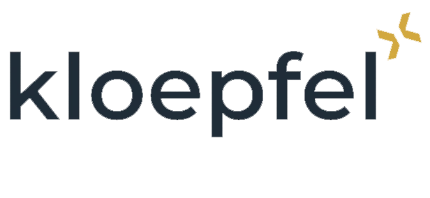 Logo von Kloepfel mit stilisierten goldenen Elementen.
