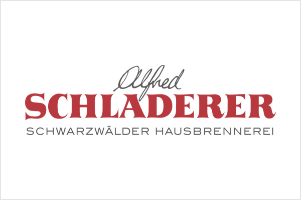 Logo der Alfred Schladerer Schwarzwälder Hausbrennerei in roter und grauer Schrift auf weißem Hintergrund.