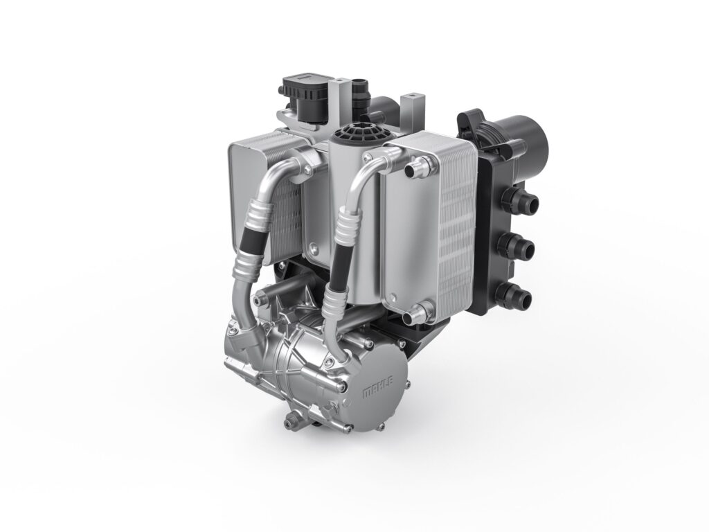 Thermal Management Modul von MAHLE mit verschiedenen Anschlüssen und Komponenten.