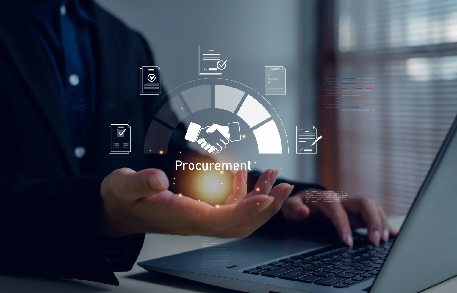 Digitalisierung im Einkauf: Person am Laptop mit schwebender „Procurement“-Grafik, Handshake-Symbol und digitalen Dokument-Icons für Angebots-, Rechnungs- und Freigabeprozesse.